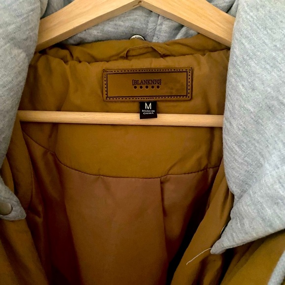 Carmel BLANK NYC Belted Puffer Coat Jacket with Attached Hood size Medium - Picture 3 of 5